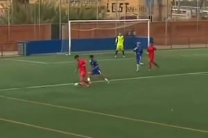 国外博主关注邝兆镭：速度简直快得离谱！千万别小瞧中国足球