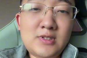 安东内拉眼里满眼都是梅西，一旁的儿子敢踢老子一脚啊