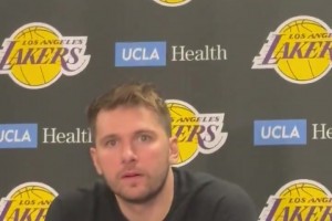 杭州vs金华，杭州队王键受伤倒地，稍做休息后重返赛场继续拼搏！