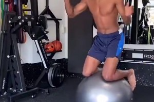 独行侠还在不停地输球！弗拉格赛后很沮丧，但依旧耐心为球迷签名