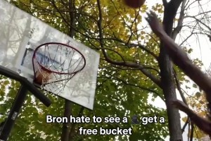 他是从哪冒出来的！外网网友恶搞：詹姆斯的追身大帽是什么样的？