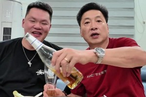 下班后的快乐变成上班了？朱芳雨夜宵局请来了李春江指导！！