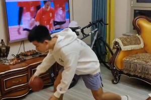 小孩哥说自己在模仿东契奇，你们觉得像吗