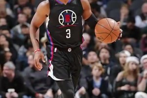 杨毅曾言：在我心目当中，保罗能排进NBA控卫历史前十！