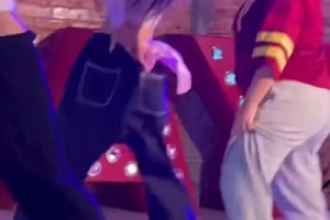 好会扭！周玲安晒热舞视频：今天不国风了，洛杉矶跳了个Afro