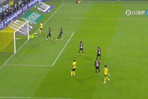 可惜！菲利克斯送妙传，C罗后点插上打门遭神扑！