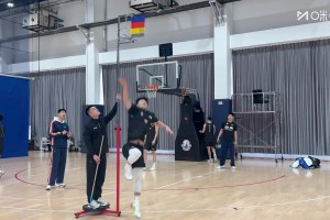 徐杰摸高测试3米15，崔永熙一旁打趣：够用了！