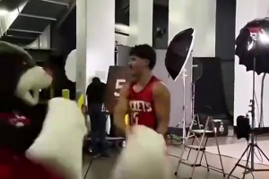 好一员猛将！火箭熊曾主动挑衅谢泼德，结果惨遭“KO”