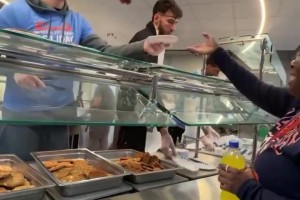 足球精灵！水晶宫夺得足总杯时埃泽的魔性舞蹈~