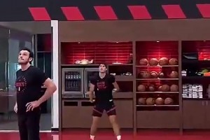 厚积薄发！谢泼德此前训练底角轻松三分9中9！弹无虚发！