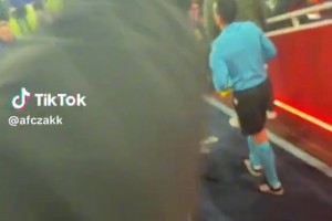 被惊呆了！甲亢哥不敢相信C罗击败机器人守门员