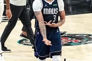 杨毅此前：浓眉要不是和詹姆斯一起拿了冠军，进入75大有点牵强