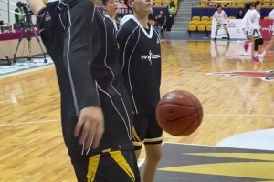 这种球迷墙，看得头都晕了，还能罚进是真的牛！